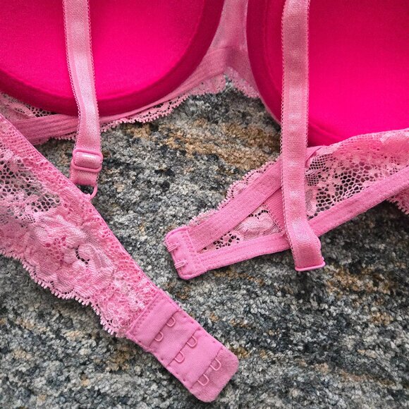 Victoria's Secret Lace T-Shirt Bra - Picture 4 of 6
